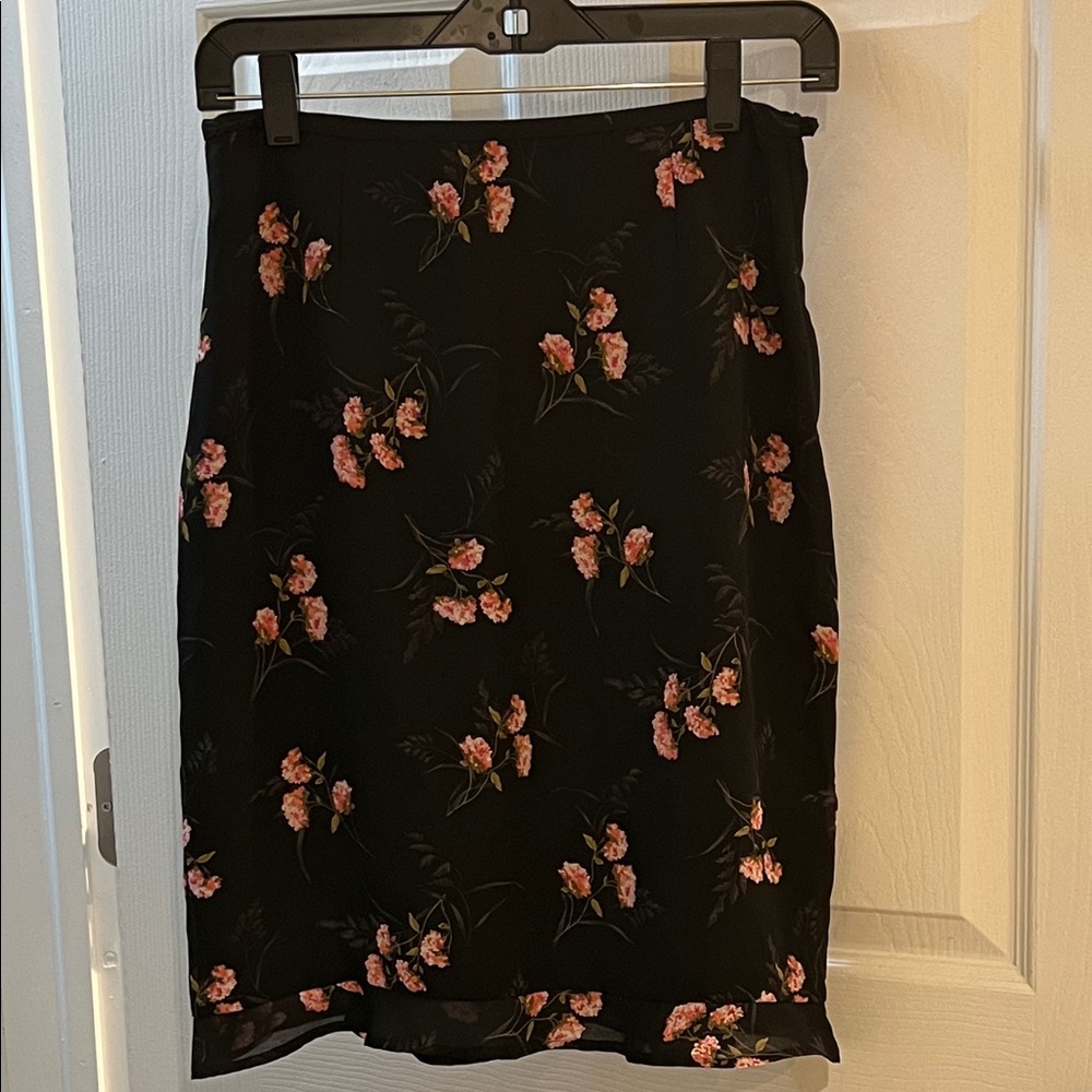 Chic Black Floral Pencil Skirt